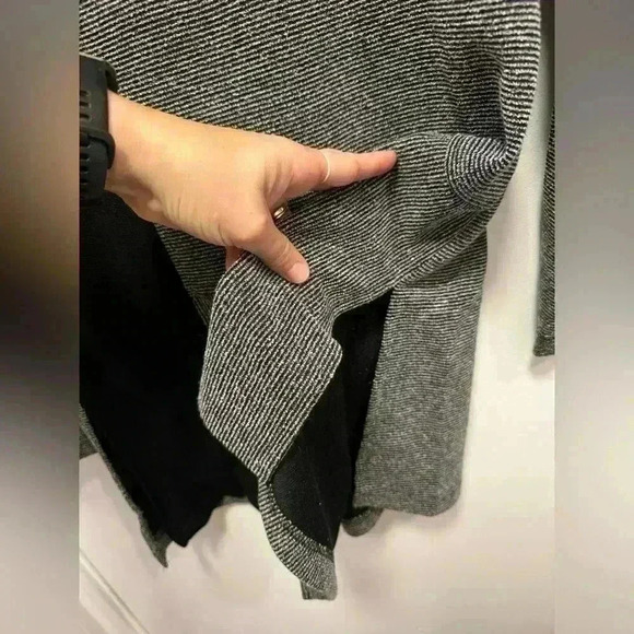 Yushi women’s pullover sweater grey and black cowl neck size small - Picture 6 of 12